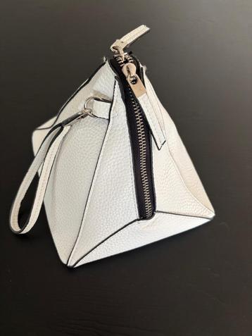 Prachtige clutch, nieuw beschikbaar voor biedingen