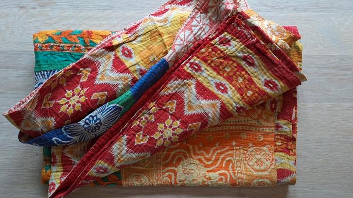 Vintage Sari Quilt | sprei, deken, Batik, Huis en Inrichting, Woonaccessoires | Plaids en Woondekens, Nieuw, Ophalen of Verzenden