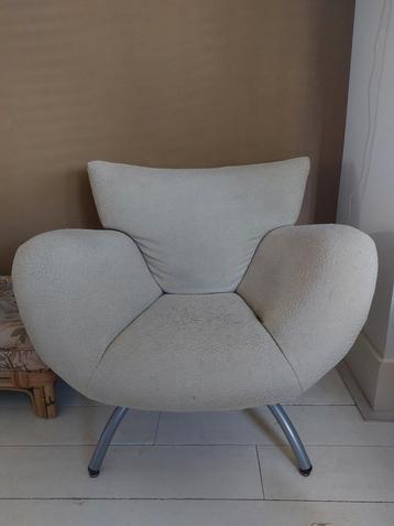  gratis  op te halen. Fauteuil stof/ riet beschikbaar voor biedingen