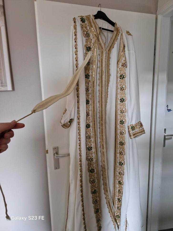 Prachtige dames jurk / takchita, Kleding | Dames, Gelegenheidskleding, Nieuw, Overige typen, Wit, Ophalen of Verzenden