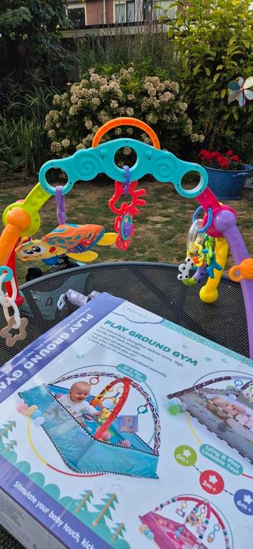 Inklapbare speelboog playgro en (speelgym nooit gebruikt ) beschikbaar voor biedingen