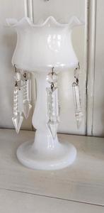  Opaline / Melkglas PEGEL VAAS met geschulpte rand, Antiek en Kunst, Ophalen of Verzenden