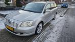 Toyota Avensis 2.0 16V Wagon Executive 2004 Grijs, Auto's, Voorwielaandrijving, Avensis, 4 cilinders, Stationwagon