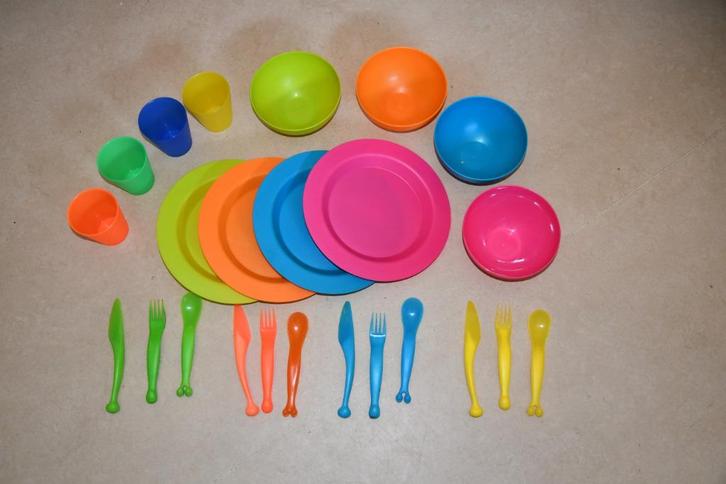 4 kleurrijke sets kinderservies en bestek, Huis en Inrichting, Keuken | Servies, Gebruikt, Compleet servies, Overige stijlen, Overige materialen