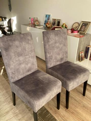 Eetkamer stoelen 4 stuks grijze velours bekleding.  beschikbaar voor biedingen