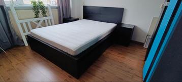 Compleet Ikea Malm bed 140x200 + nachtkastjes - afbeelding 1