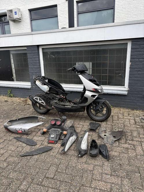 Aprilla sr 50, Fietsen en Brommers, Scooters | Aprilia, Zo goed als nieuw, SR 50, Maximaal 45 km/u, Tweetakt, Ophalen of Verzenden