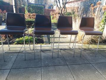 Te koop 2 krukken beschikbaar voor biedingen
