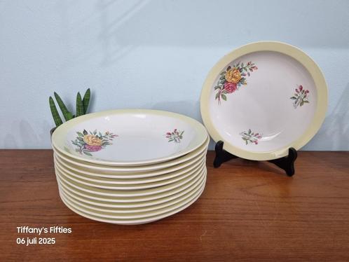 Diep bord P. Regout - roze en gele pioenroos, Antiek en Kunst, Antiek | Servies los, Ophalen of Verzenden