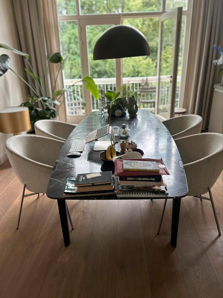Eetkamer stoelen Artifort Megan, nieuwe bekleding nodig!, Huis en Inrichting, Stoelen, Gebruikt, Vier, Stof, Wit, Ophalen of Verzenden