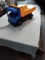 Vrachtwagen Kipper. Kleur truck is blauw, kipper geel., Ophalen, Gebruikt, Auto