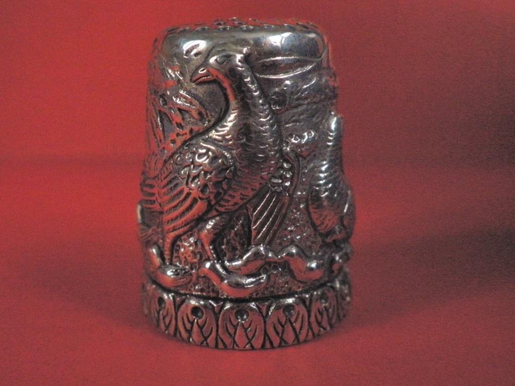 Mooie Grote Zilveren Vingerhoed met 2 Paradijsvogels, Antiek en Kunst, Antiek | Goud en Zilver, Verzenden, Zilver