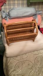 Lectuurbak rotan, Huis en Inrichting, Woonaccessoires | Krantenbakken en Lectuurbakken, Verzenden, Zo goed als nieuw