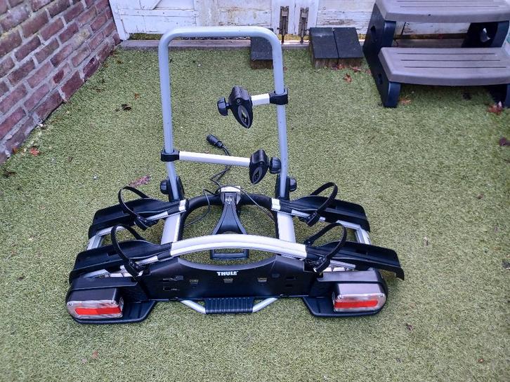 Thule EuroWay G2 921 , lichtgewicht compacte fietsdrager, Auto diversen, Fietsendragers, Zo goed als nieuw, Trekhaakdrager, 2 fietsen