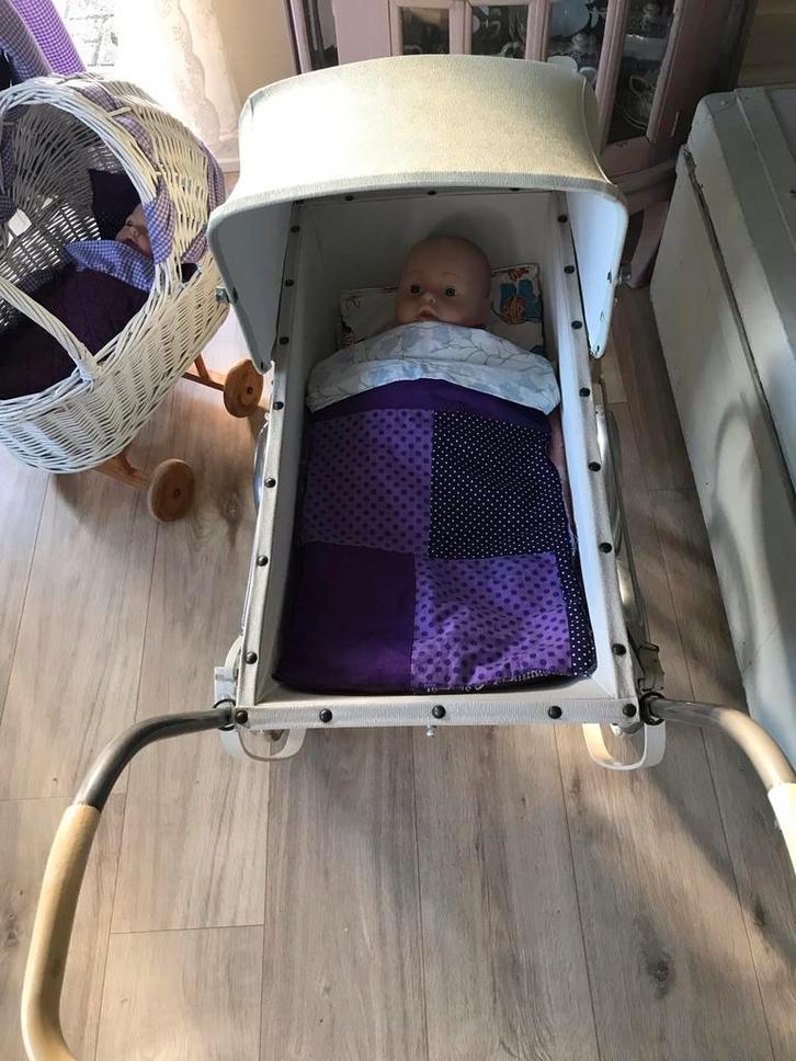 Oude Poppenwagen met Pop en Accessoires, Kinderen en Baby's, Speelgoed | Poppen, Gebruikt, Babypop, Ophalen of Verzenden