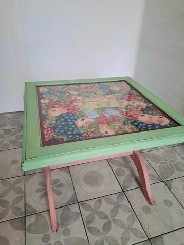 Brocante bijzettafel  beschikbaar voor biedingen