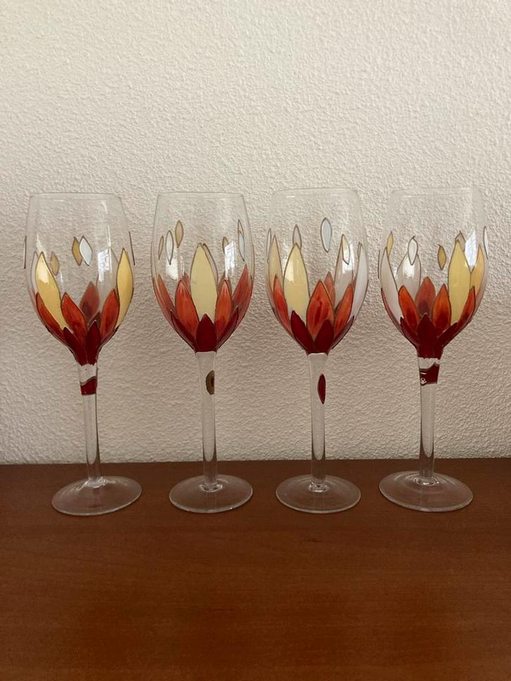Set van 4 handbeschilderde wijnglazen, Antiek en Kunst, Antiek | Glas en Kristal, Ophalen of Verzenden