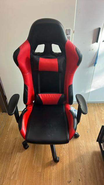 Rode gaming chair beschikbaar voor biedingen