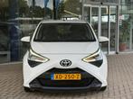 Toyota Aygo 1.0 VVT-i x-play Navi Camera Cruise Dealer onder, Voorwielaandrijving, Gebruikt, Euro 6, 4 stoelen