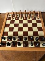 Schaakbord met handgesneden Afrikaanse schaakstukken, Overige materialen, Ophalen of Verzenden, Zo goed als nieuw, X