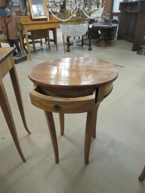 Oer 10501 ANTIEKE kersen rond Biedermeier bijzettafeltje, Antiek en Kunst, Antiek | Meubels | Tafels, Ophalen