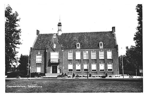 974695 Spijkenisse ZH 1973 Gemeentehuis Gelopen met post, Verzamelen, Ansichtkaarten | Nederland, Gelopen, Zuid-Holland, 1960 tot 1980
