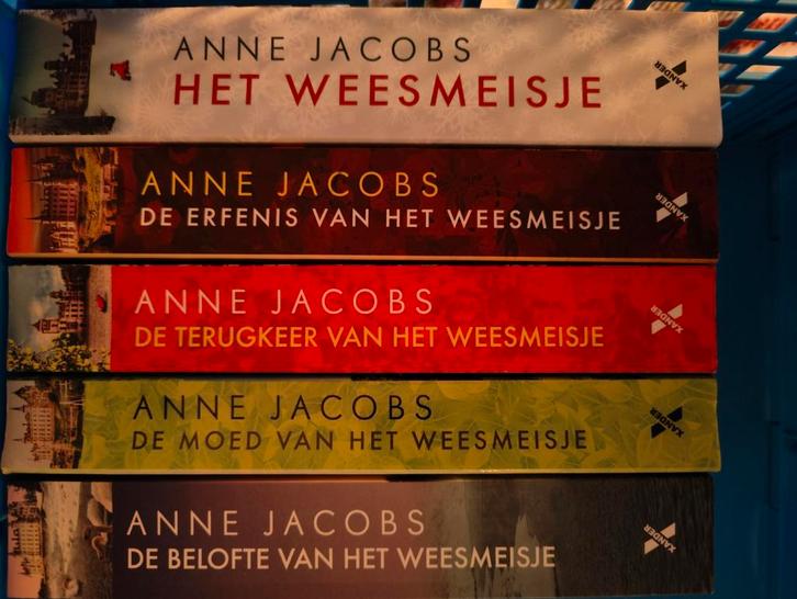 Serie Het Weesmeisje - Anne Jacobs, Boeken, Romans, Gelezen, Nederland, Ophalen of Verzenden
