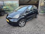 Toyota Aygo 1.0-12V + | 12MND GARANTIE | NW APK | AIRCO | EL, Voorwielaandrijving, Stof, Gebruikt, 4 stoelen