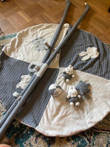 Nijntje Speelkleed met speeltjes - Zo goed als nieuw beschikbaar voor biedingen