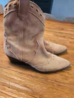 Beige echt suede westernlaarsjes 38., Ophalen of Verzenden, Gedragen, Beige, Sneakers of Gympen