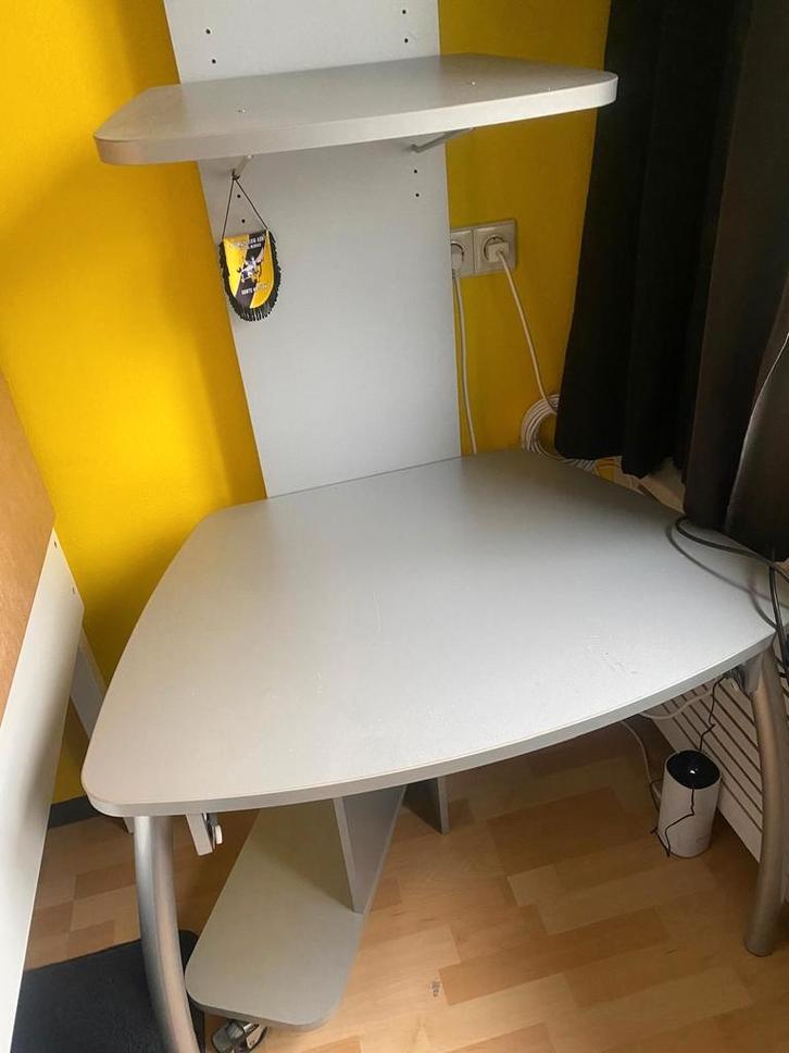 Computermeubel lichtgrijs GRATIS op te halen, Huis en Inrichting, Kasten | Computermeubels, Gebruikt, 120 tot 170 cm, 70 tot 120 cm