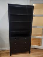 HEMNES Ikea vitrine kast zwart, Huis en Inrichting, Ophalen, Gebruikt, 50 tot 100 cm, Met lade(s)