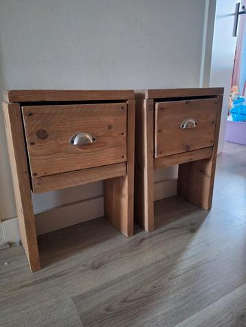 Steigerhouten nachtkastjes  beschikbaar voor biedingen
