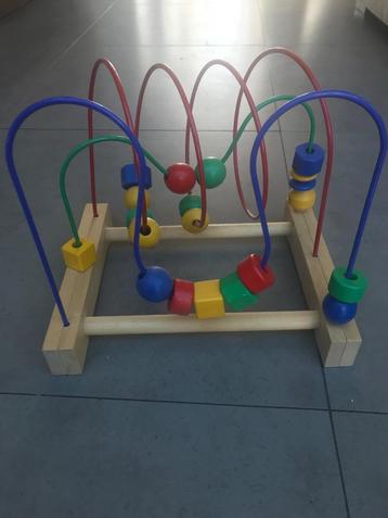 Houten motoriek spiraal met houten kralen beschikbaar voor biedingen