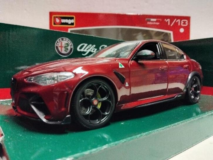 Alfa Romeo Giulia GT A dark red uitvoering Bburago 1:18 KRD, Hobby en Vrije tijd, Modelauto's | 1:18, Zo goed als nieuw, Auto
