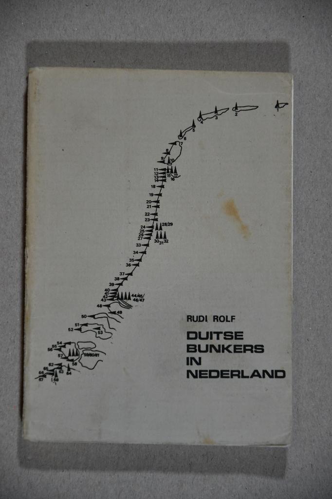 Rudi Rolf - Duitse Bunkers in Nederland 1979, Boeken, Oorlog en Militair, Gelezen, Landmacht, Tweede Wereldoorlog, Ophalen of Verzenden