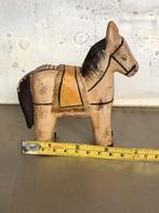 Klein houten paardje. Hoorde mogelijk op plankje met wielen., Antiek en Kunst, Ophalen of Verzenden