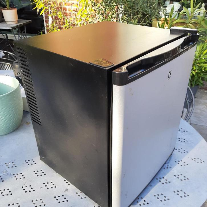 Koelkast tafelmodel CANDOR, Witgoed en Apparatuur, Koelkasten en IJskasten, Gebruikt, Zonder vriesvak, Minder dan 75 liter, Minder dan 85 cm