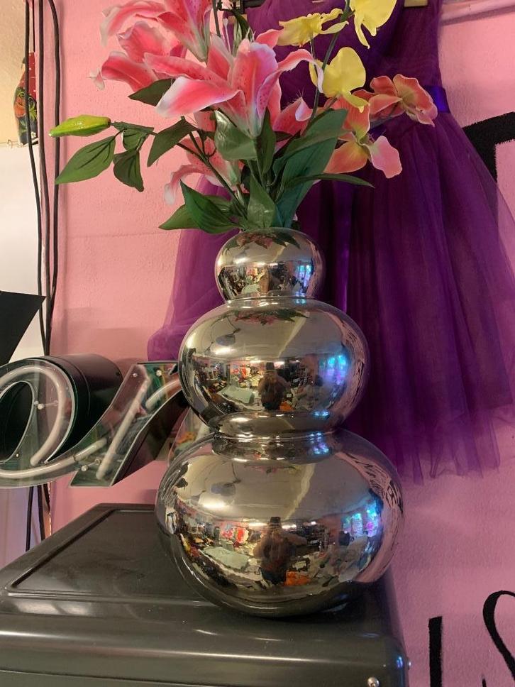 2 Zilverkleurige Design vazen Jan des Bouvrie, Huis en Inrichting, Woonaccessoires | Vazen, Zo goed als nieuw, Overige kleuren