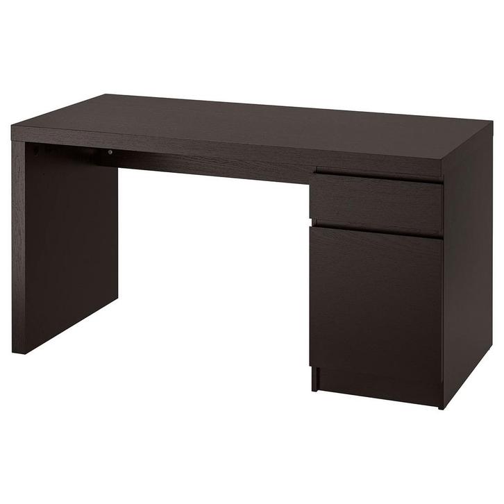 IKEA Malm bureau zwartbruin 140x65cm, Huis en Inrichting, Bureaus, Gebruikt, Bureau, Ophalen