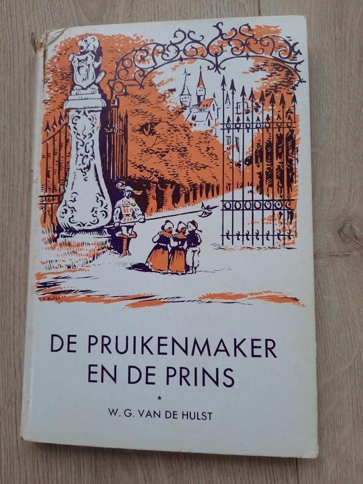 Boek De pruikenmaker en de prins - W.G. van de Hulst, Boeken, Kinderboeken | Jeugd | onder 10 jaar, Gelezen, Fictie algemeen, Ophalen of Verzenden