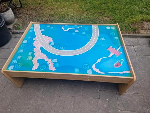 Speeltafel 124x88x40 mm incl. treinbaan en accessoires, Kinderen en Baby's, Speelgoed | Speeltafels, Gebruikt, Ophalen