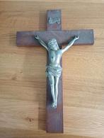 Houten kruis met metalen jezus, Ophalen
