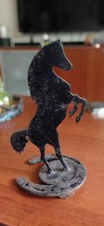 Mooi oud stijgend paard op hoefijzer. Gietijzer., Ophalen of Verzenden