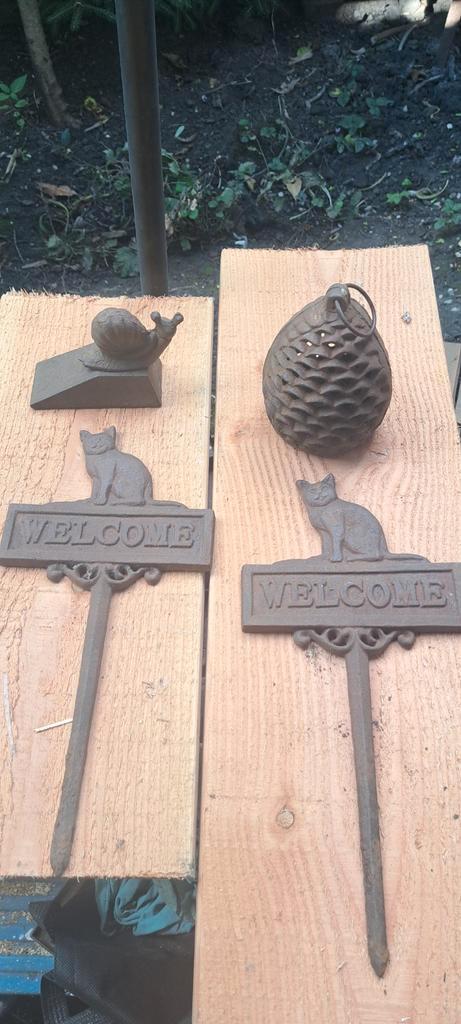 Gietijzeren Tuinornamenten Set - Kat, Slak, Dennenappel, Antiek en Kunst, Curiosa en Brocante, Ophalen of Verzenden