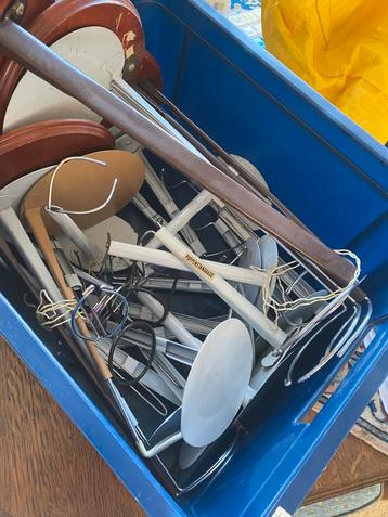 Poppenstandaarden - Diverse Materialen beschikbaar voor biedingen