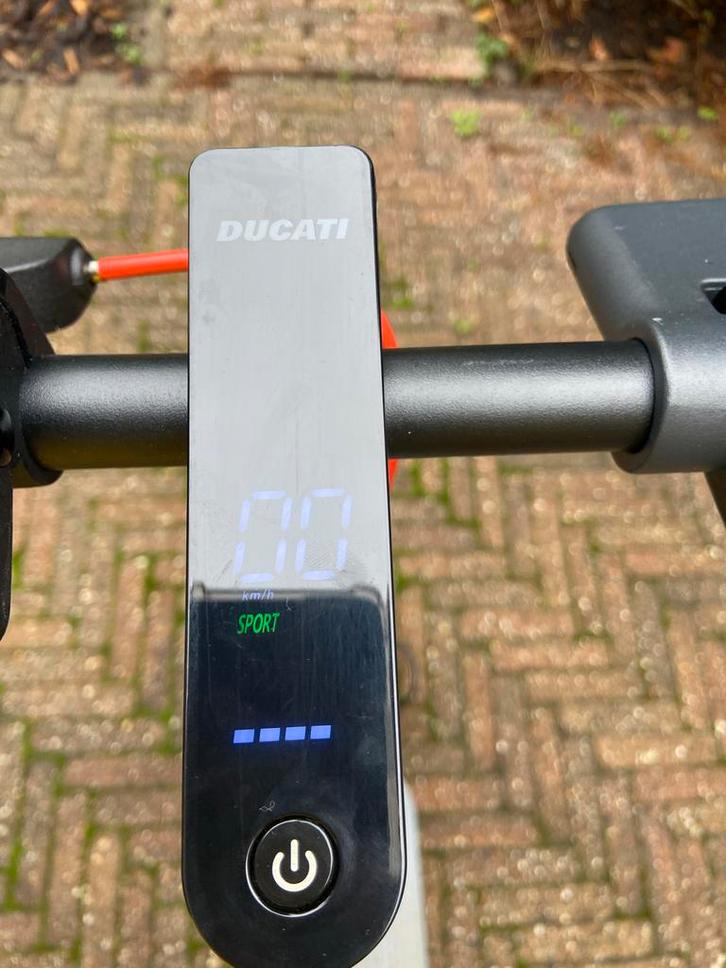 Ducati Elektrische Step - Zo Goed Als Nieuw!, Fietsen en Brommers, Steps, Zo goed als nieuw, Elektrische step (E-scooter), Ophalen