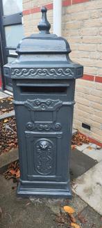 Massieve klassieke stenen brievenbus met slot en 2 sleutels, Tuin en Terras, Brievenbussen, Ophalen, Zo goed als nieuw, Staande brievenbus