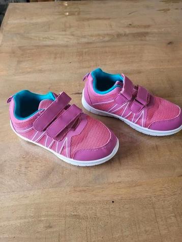 Als nieuw,  gymschoenen maat 31 beschikbaar voor biedingen