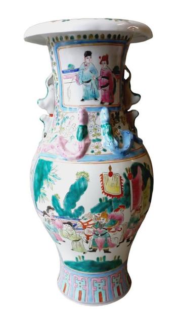 chinese vaas met Kangxi signature beschikbaar voor biedingen